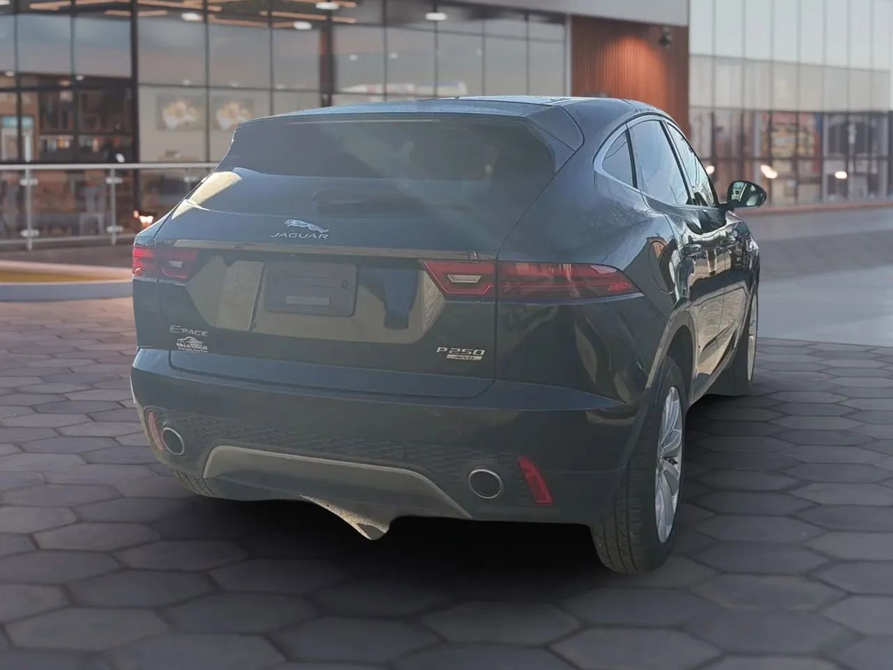 Used 2018 Jaguar E-PACE SE image 12