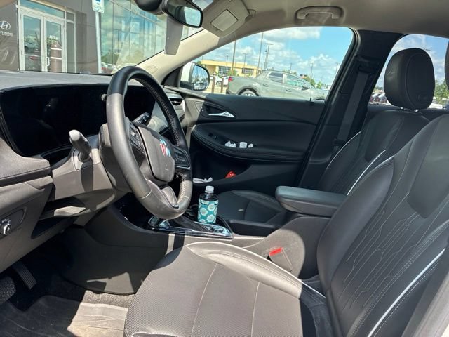 Used 2024 Buick Encore GX Avenir w/ LPO, Road Trip Package FWD image 13