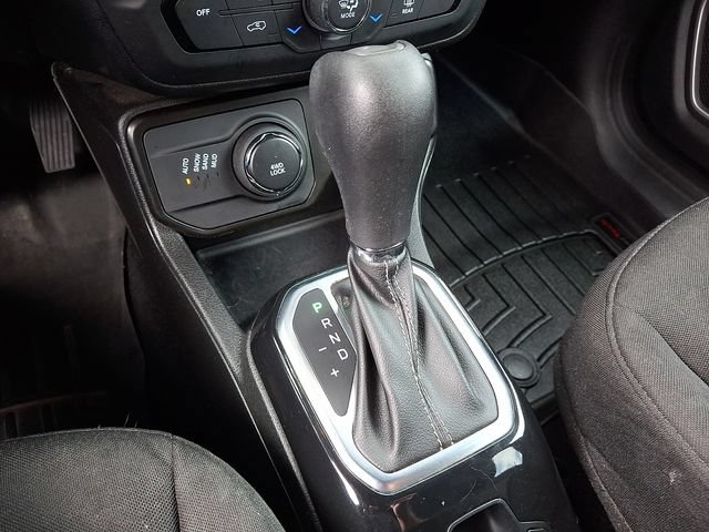 Used 2021 Jeep Renegade Latitude AWD/4WD image 14