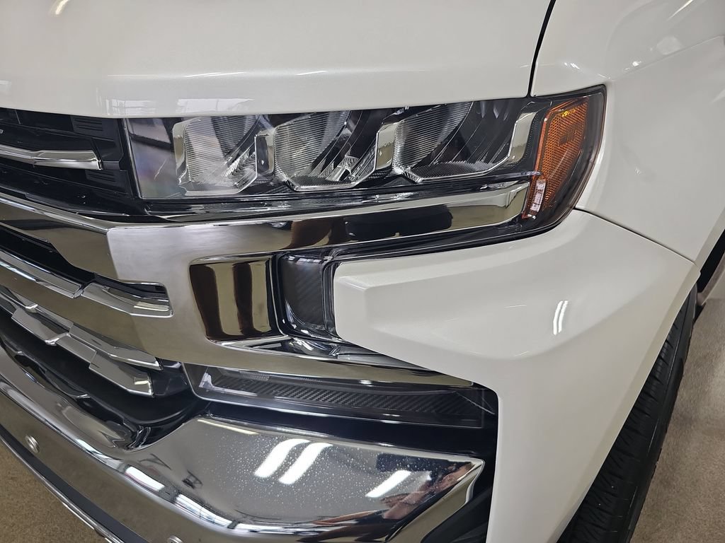 Certified 2022 Chevrolet Silverado 1500 LTZ w/ LTZ Premium Package AWD/4WD image 38