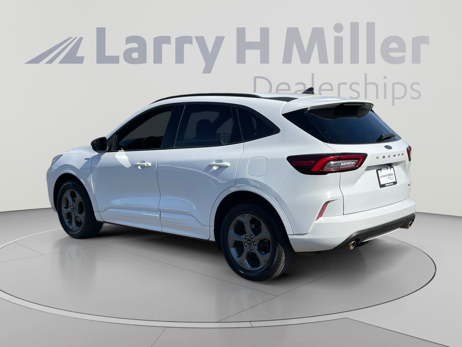 Used 2023 Ford Escape ST-Line AWD/4WD image 3