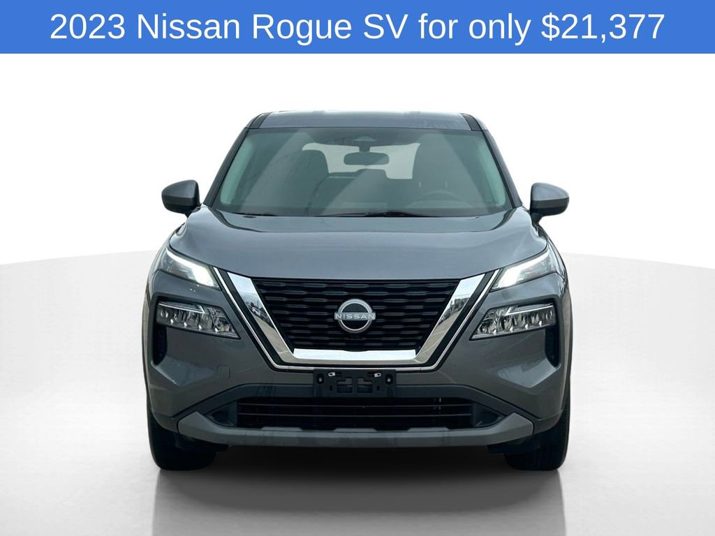 Used 2023 Nissan Rogue SV image 2