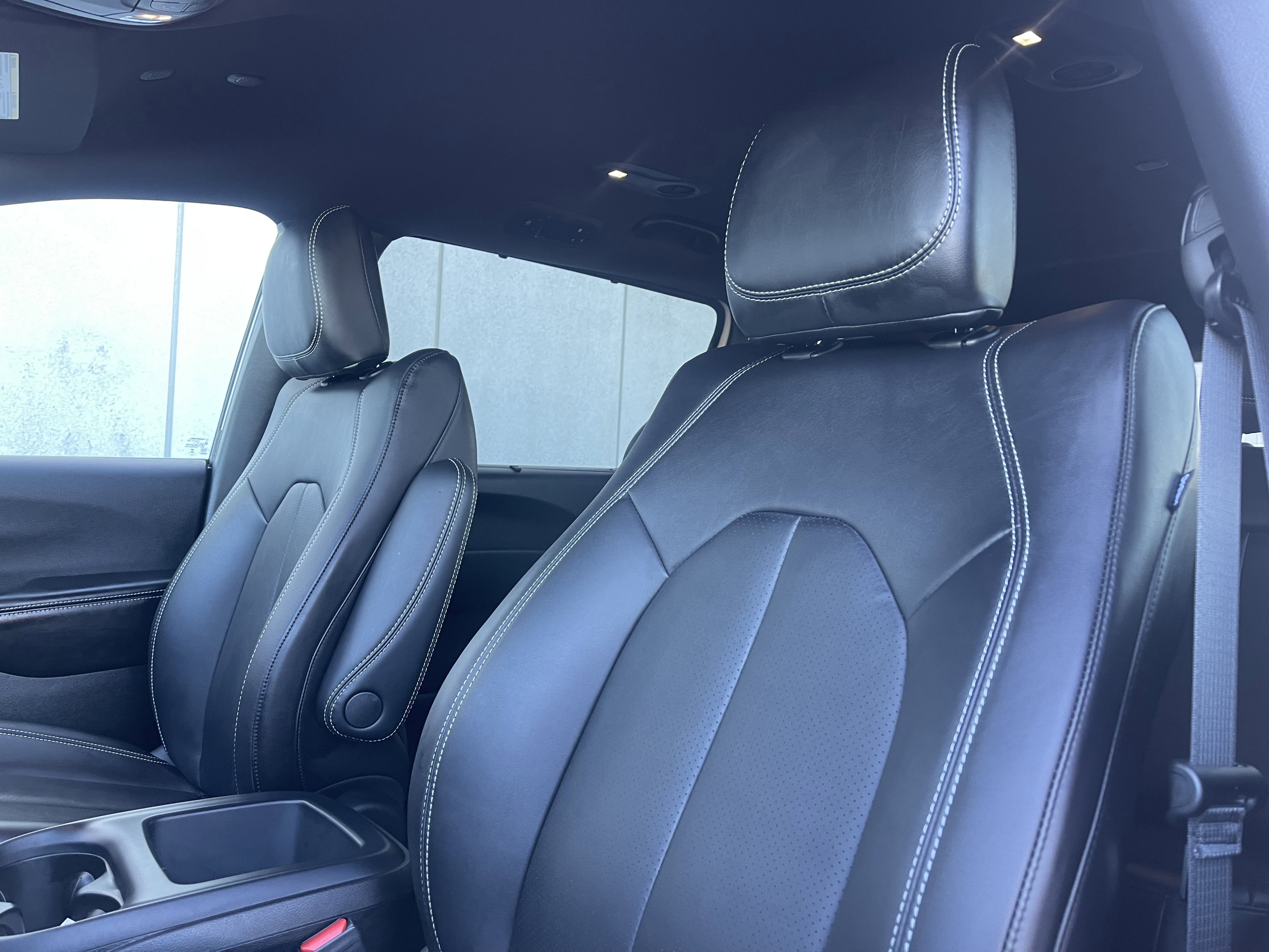 New 2026 Chrysler Pacifica Select FWD image 18