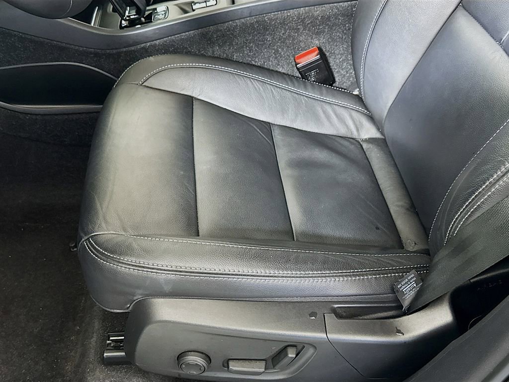 Used 2023 Volvo XC40 B5 Core w/ Convenience Package image 19