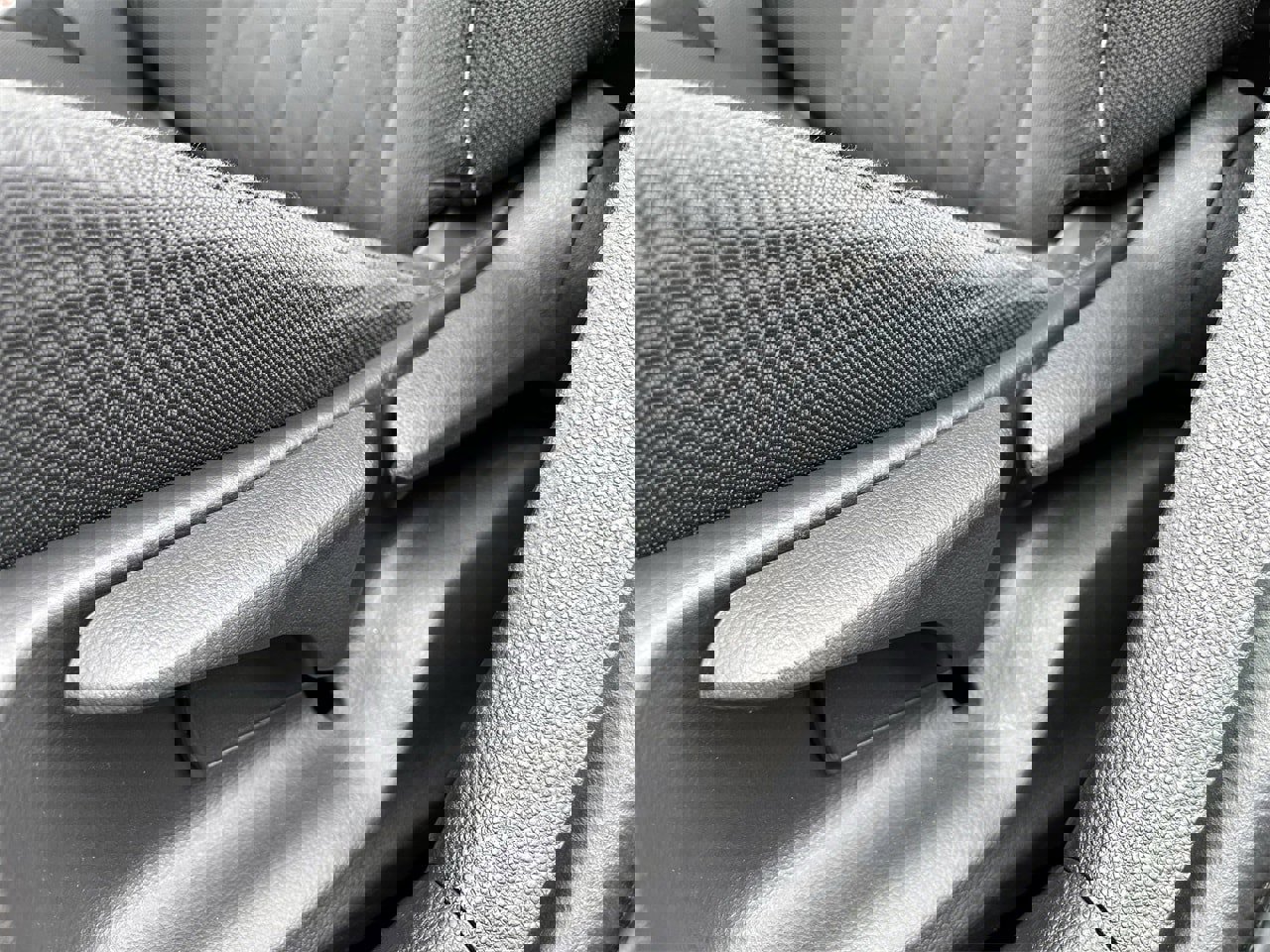 Used 2025 Toyota Corolla LE image 23