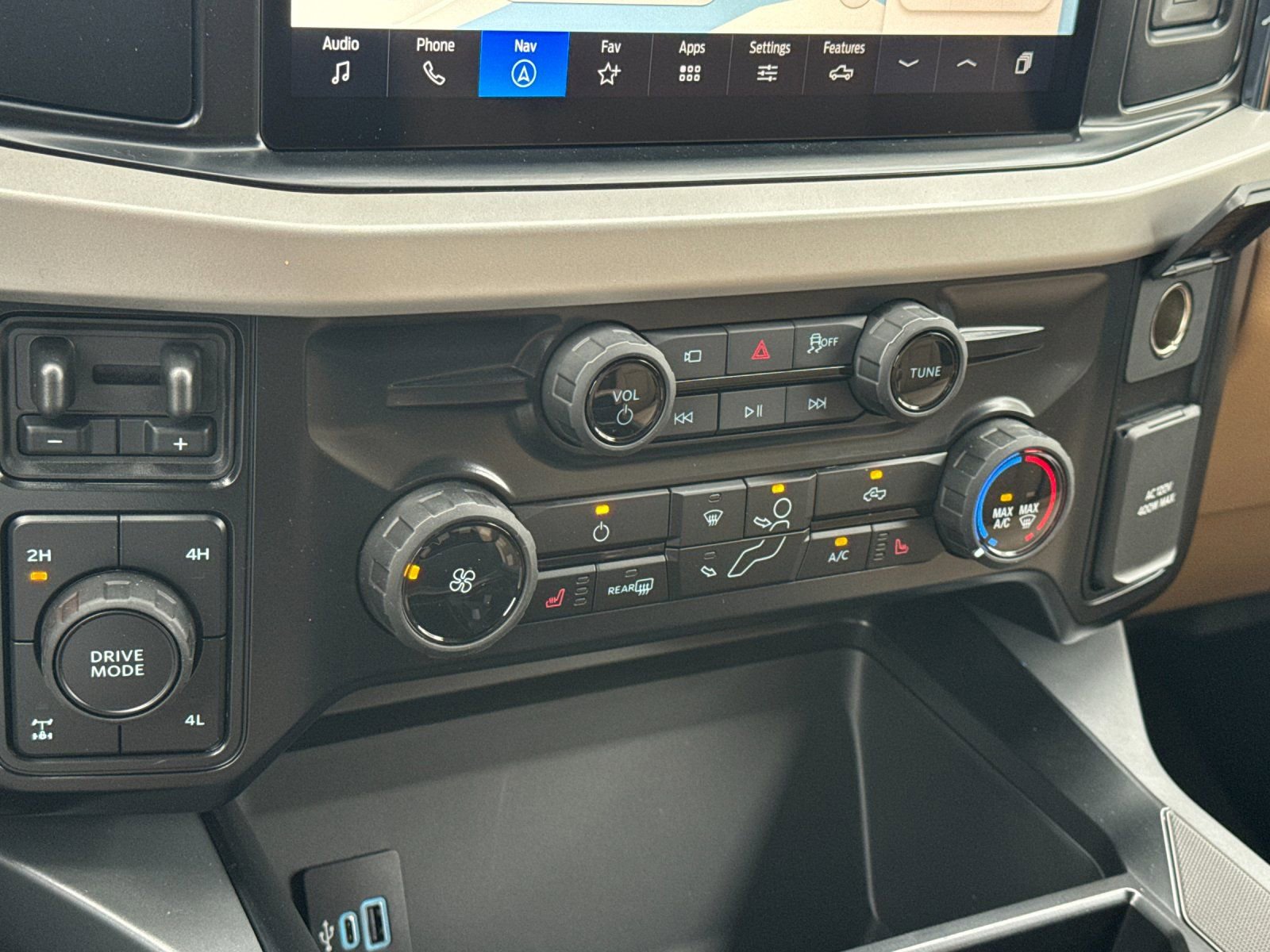 New 2026 Ford F250 XLT w/ XLT Premium Package image 23