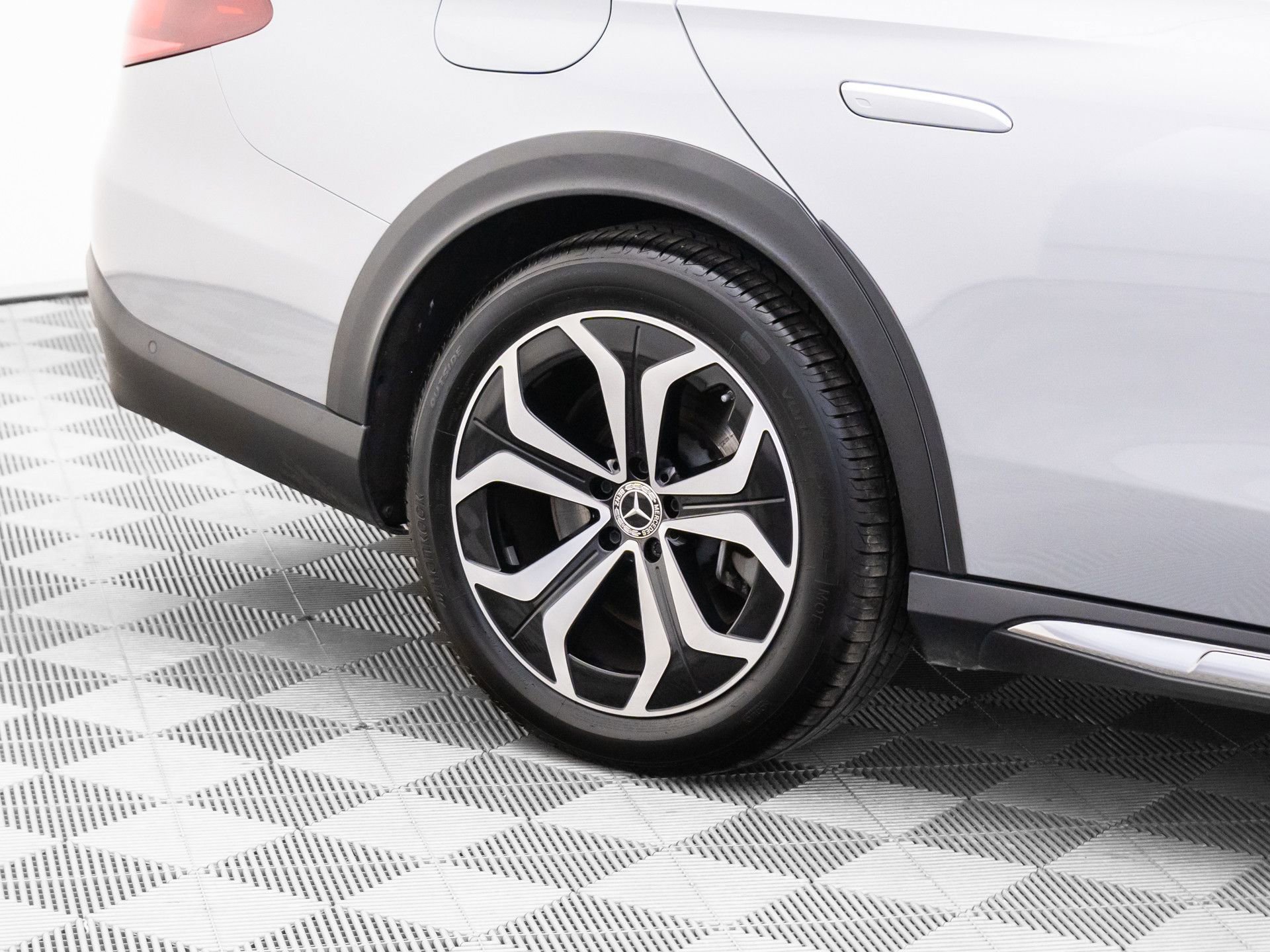 Certified 2025 Mercedes-Benz E 450 4MATIC All-Terrain Wagon image 39