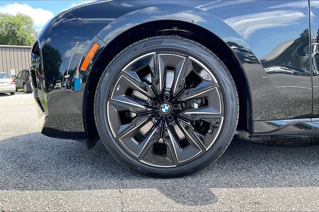 Certified 2026 BMW 760i xDrive w/ Executive Package AWD/4WD image 35