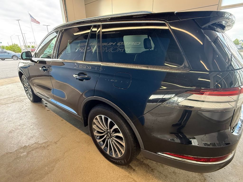 Used 2022 Lincoln Aviator AWD w/ Premium Package image 3
