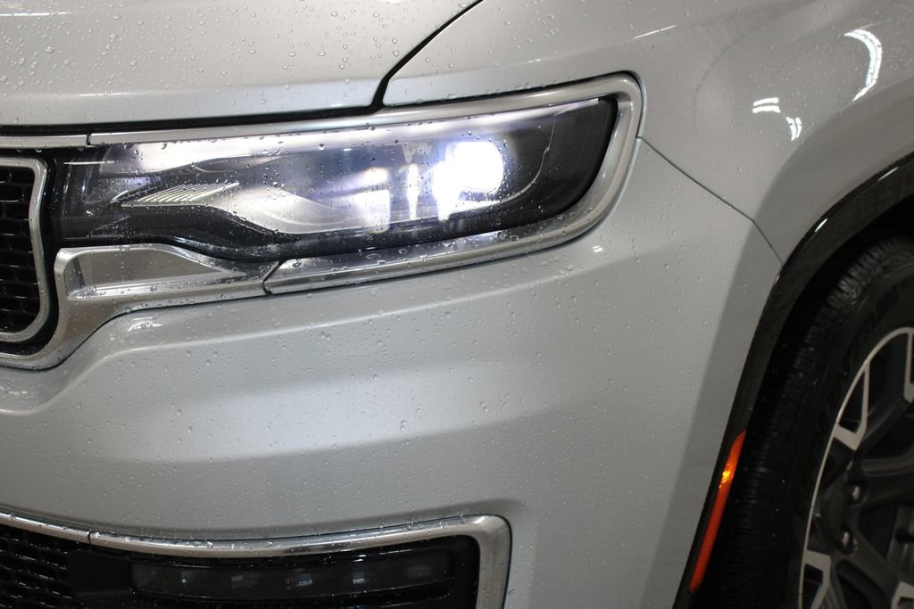 Used 2023 Jeep Wagoneer L Series III w/ Preferred Equipment Group image 13