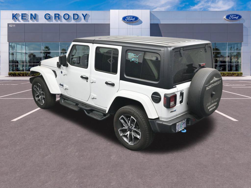 Used 2024 Jeep Wrangler Unlimited AWD/4WD image 15