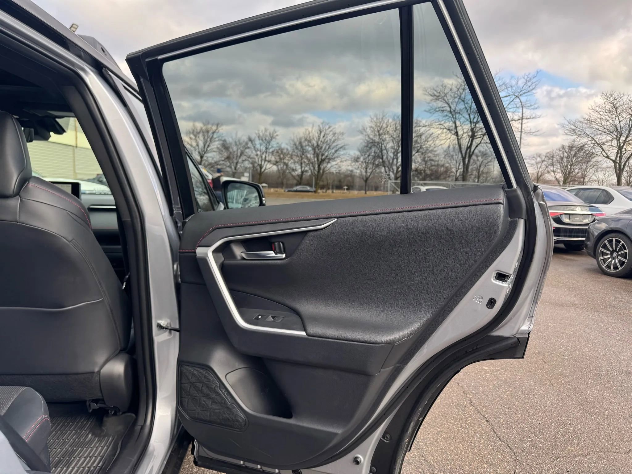 Used 2025 Toyota RAV4 XSE w/ Premium Package image 26