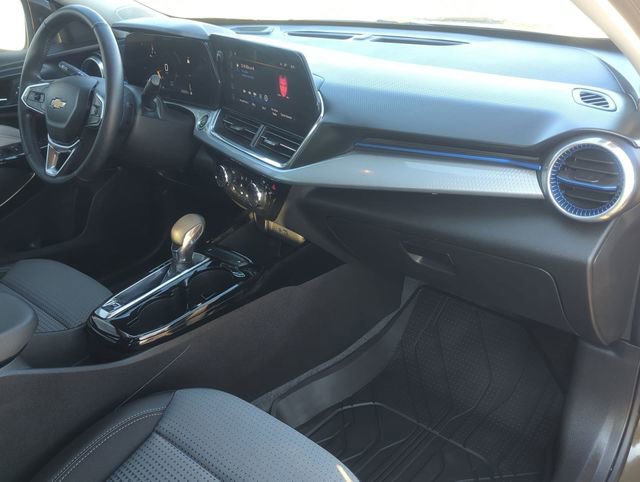 Used 2024 Chevrolet Trax LT w/ LT Convenience Package image 26