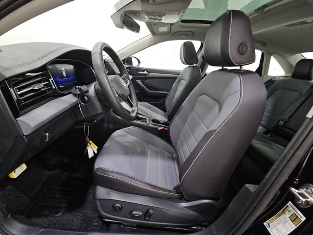 Used 2025 Volkswagen Jetta SE w/ Sunroof Package FWD image 5