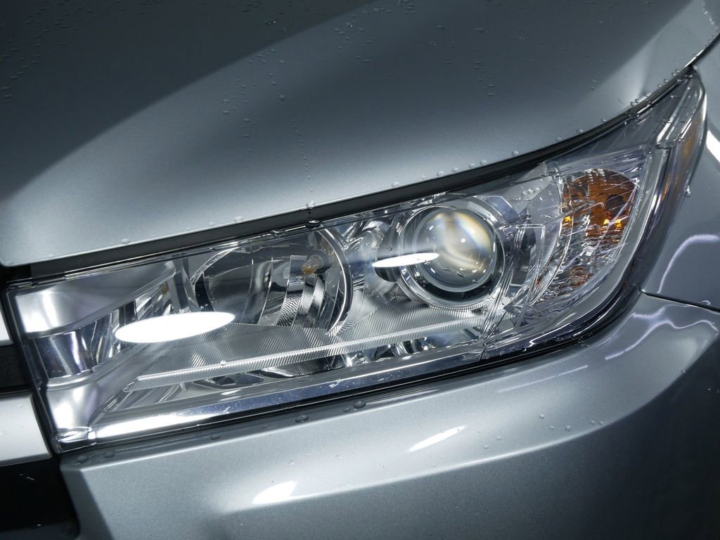 Used 2018 Toyota Highlander XLE image 12