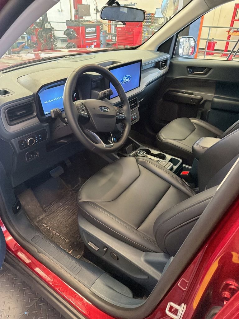 Used 2025 Ford Maverick Lariat w/ Black Appearance Package AWD/4WD image 1