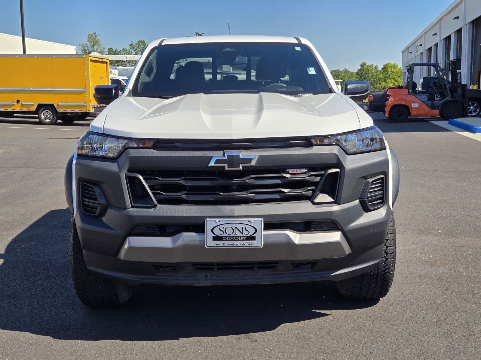 Used 2023 Chevrolet Colorado Trail Boss w/ Technology Package AWD/4WD image 3