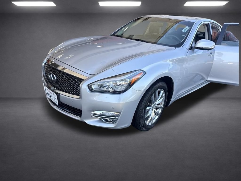 Used 2019 INFINITI Q70 Luxe AWD/4WD image 3