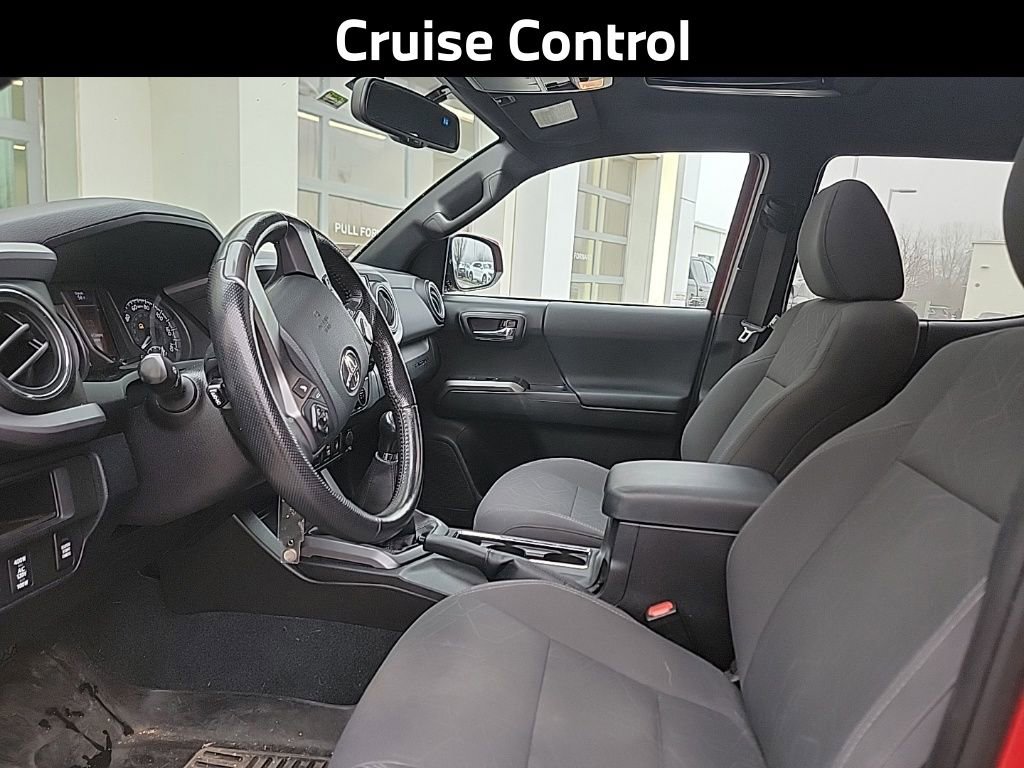 Used 2016 Toyota Tacoma TRD Sport image 10