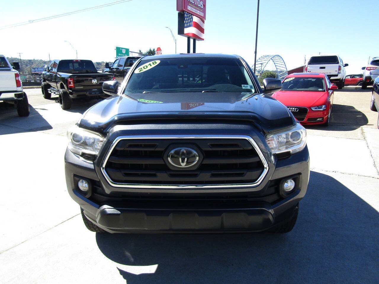 Used 2018 Toyota Tacoma SR5 AWD/4WD image 3