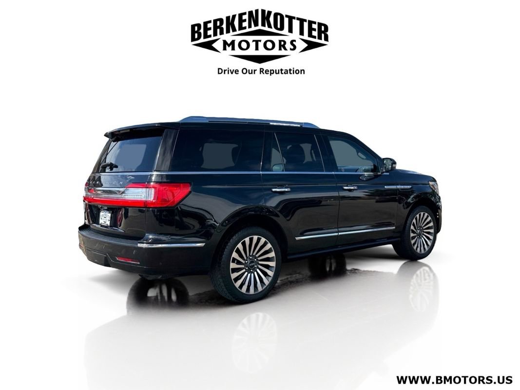 Used 2019 Lincoln Navigator Reserve image 3