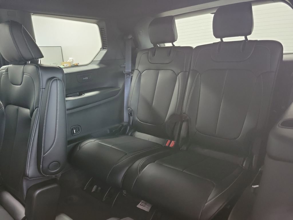 New 2025 Jeep Grand Cherokee L Limited image 9