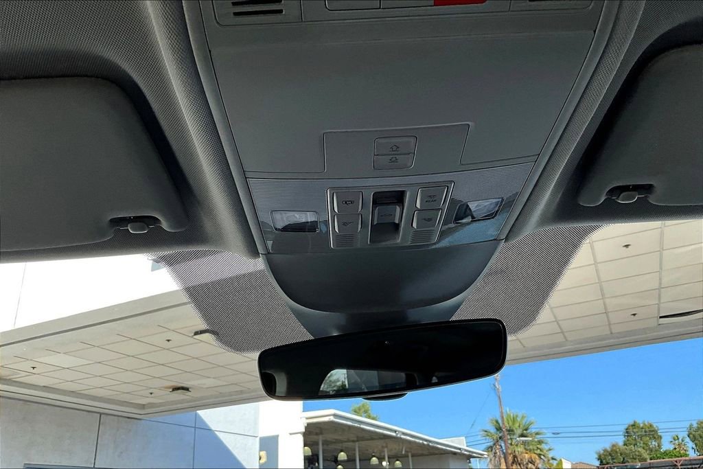 Used 2025 Volkswagen Taos SE image 15