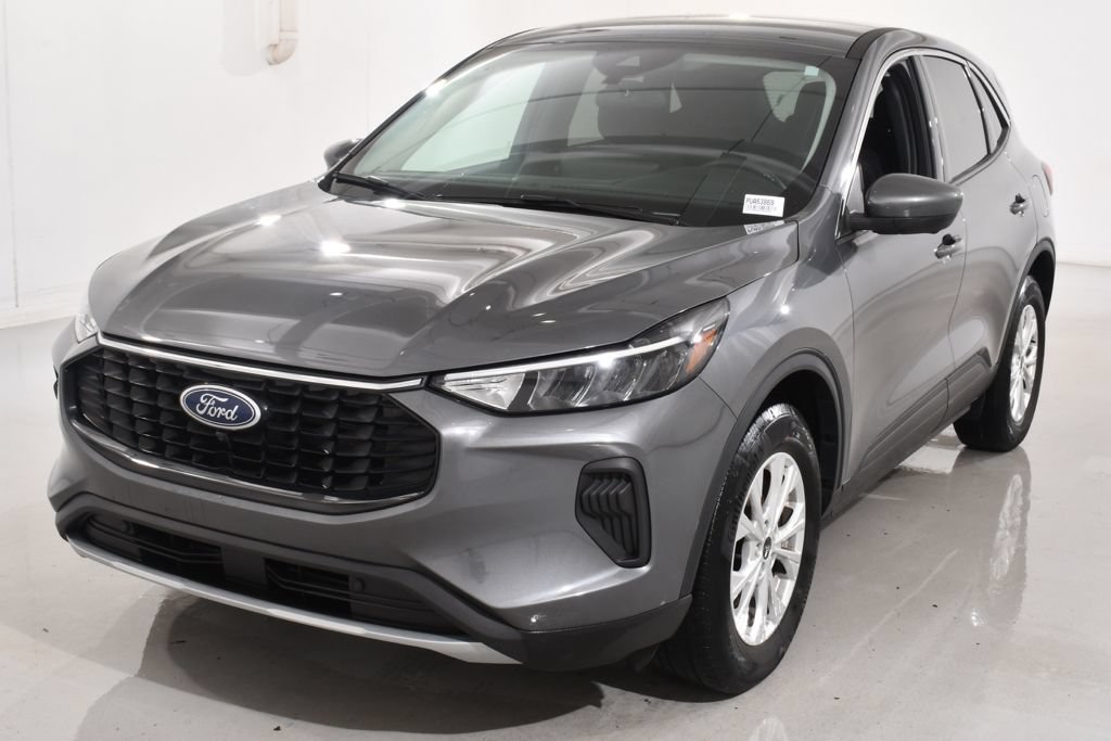 Used 2023 Ford Escape Active w/ Tech Pack #2 AWD/4WD image 2