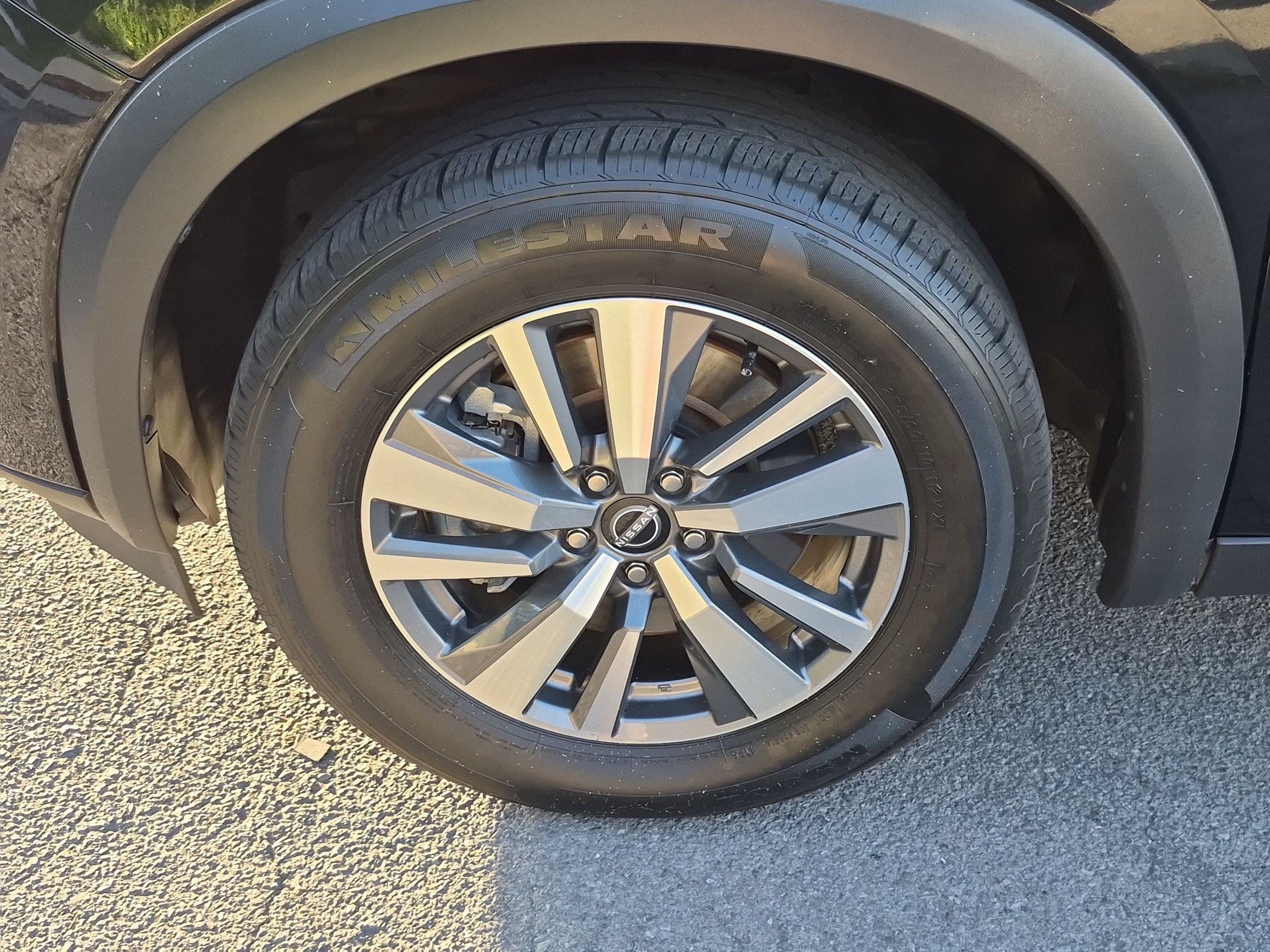 Used 2025 Nissan Pathfinder SL AWD/4WD image 14