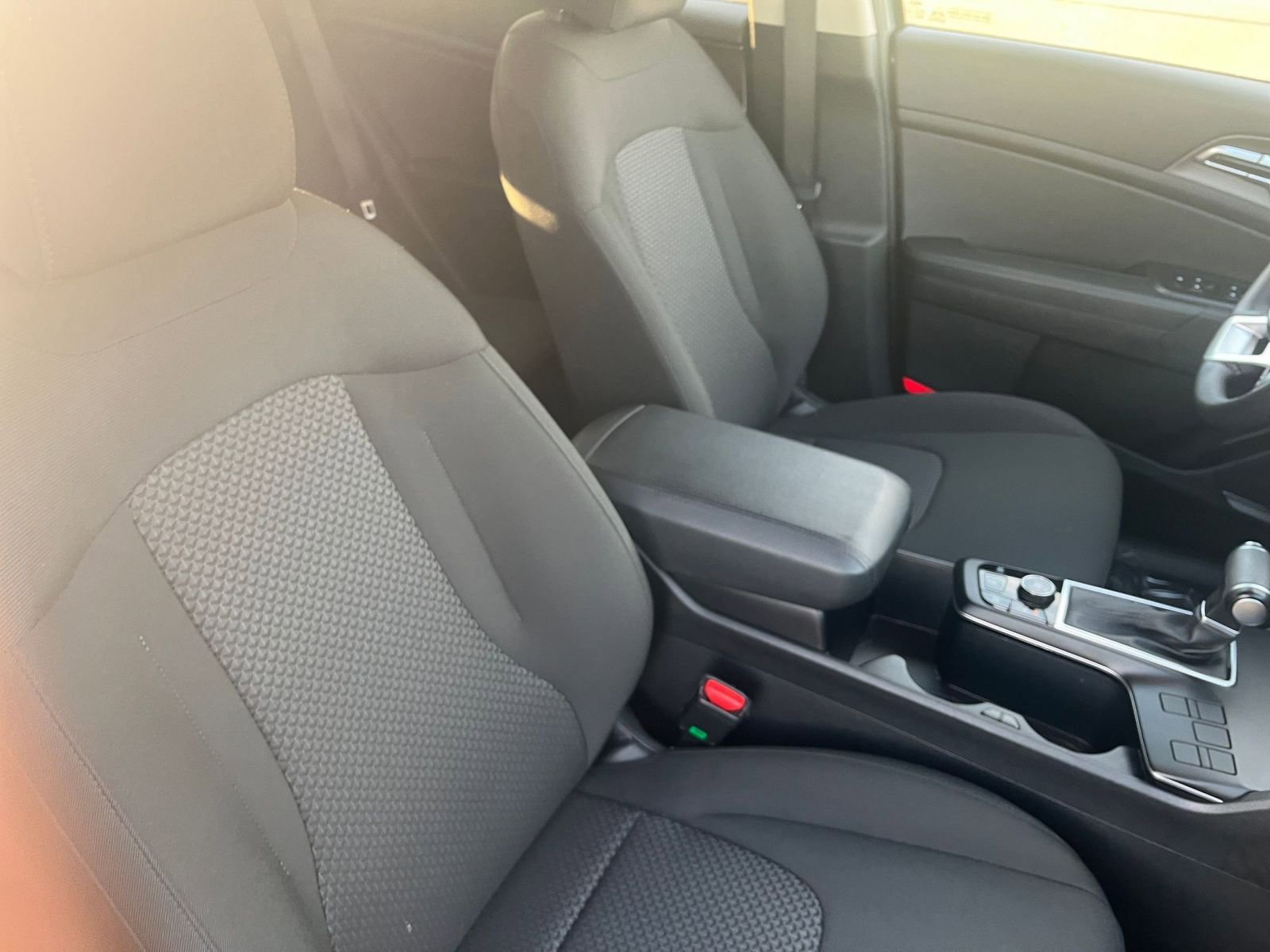 Used 2025 Kia Sportage LX FWD image 35
