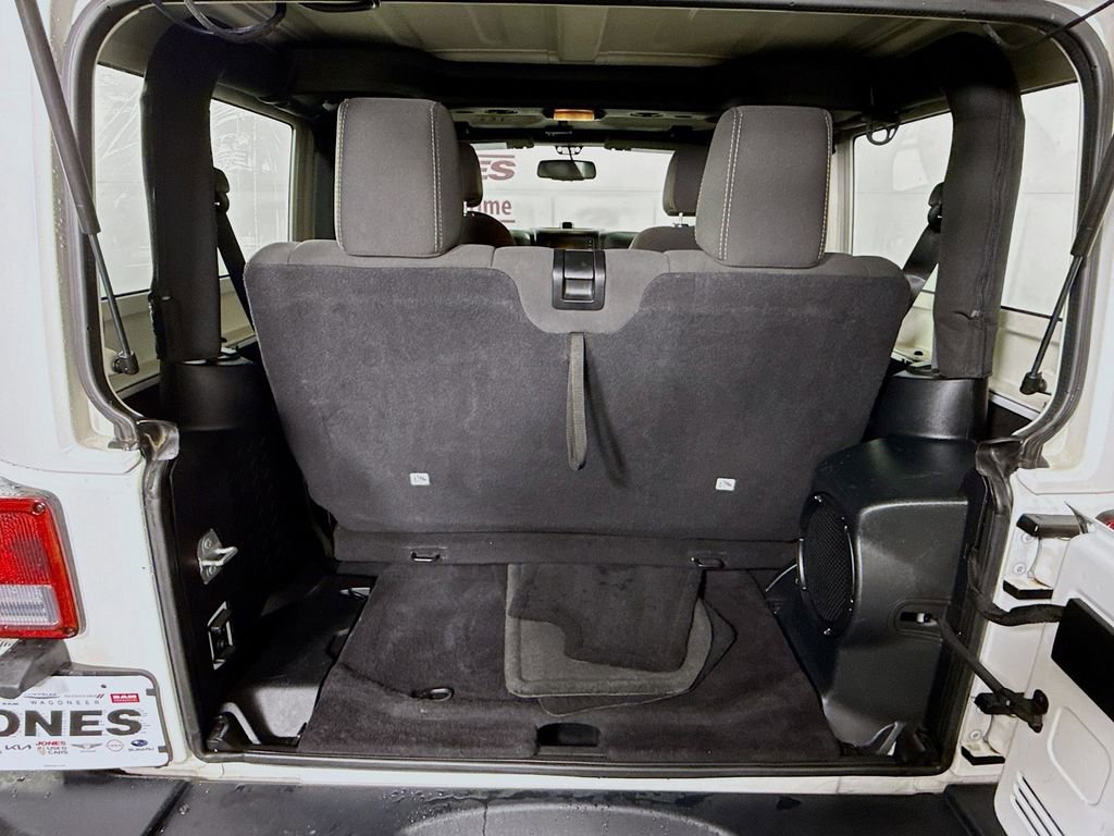 Used 2014 Jeep Wrangler Rubicon w/ Power Convenience Group image 27