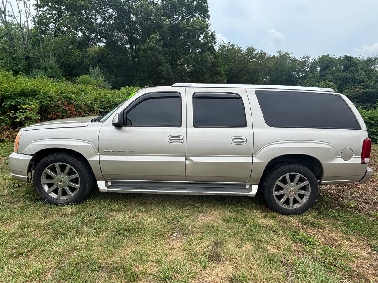 Used 2004 Cadillac Escalade ESV AWD image 8
