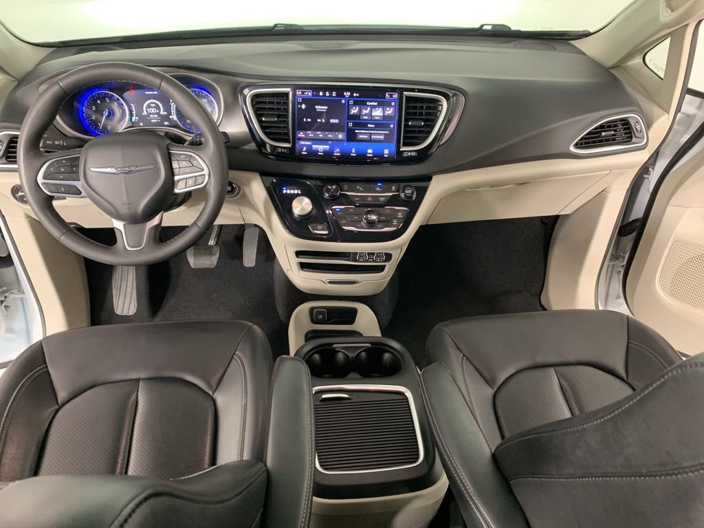 Used 2023 Chrysler Pacifica Touring-L FWD image 32