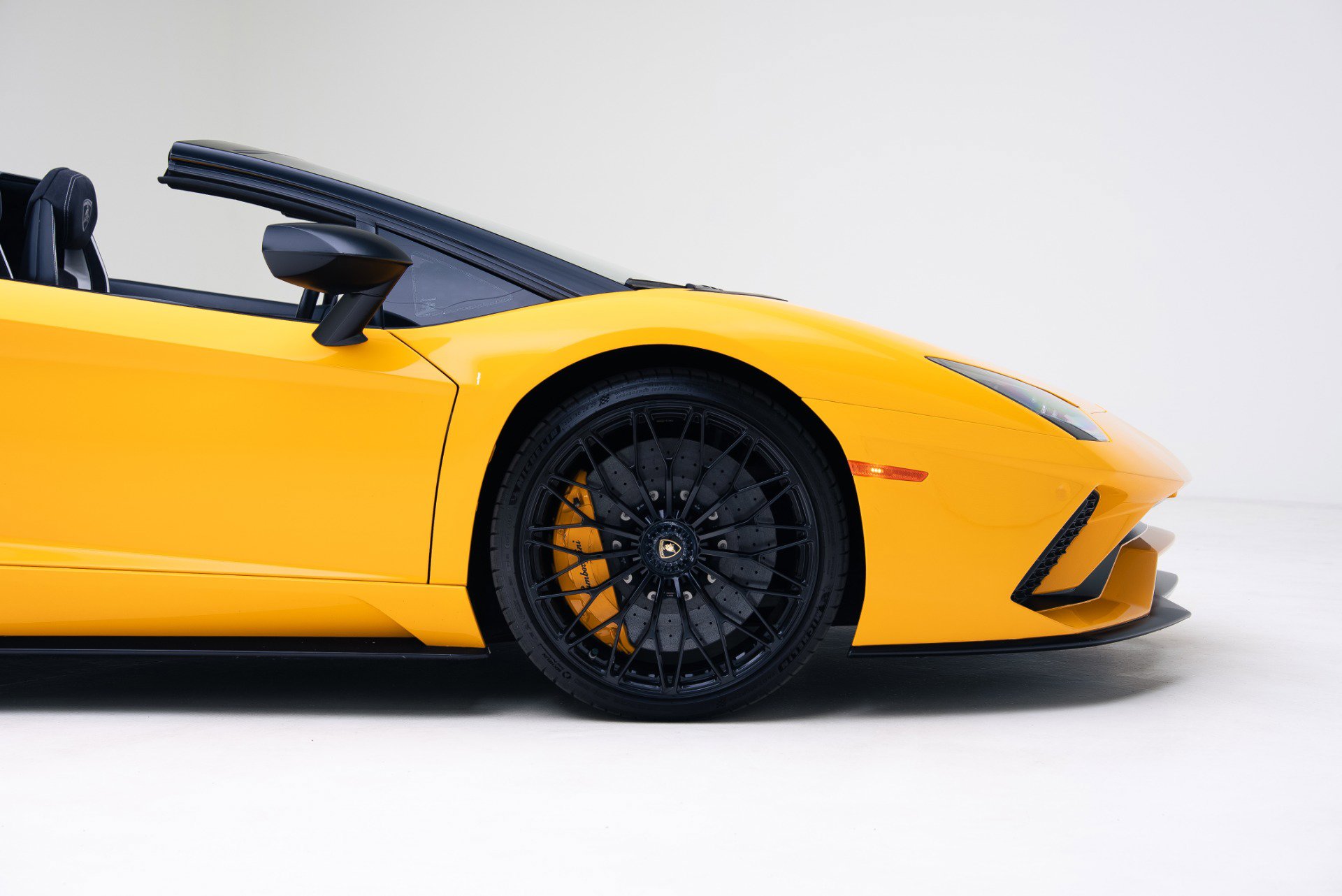 Used 2018 Lamborghini Aventador S image 22