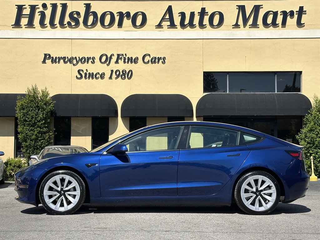 Used 2022 Tesla Model 3 Standard Range Plus RWD image 3
