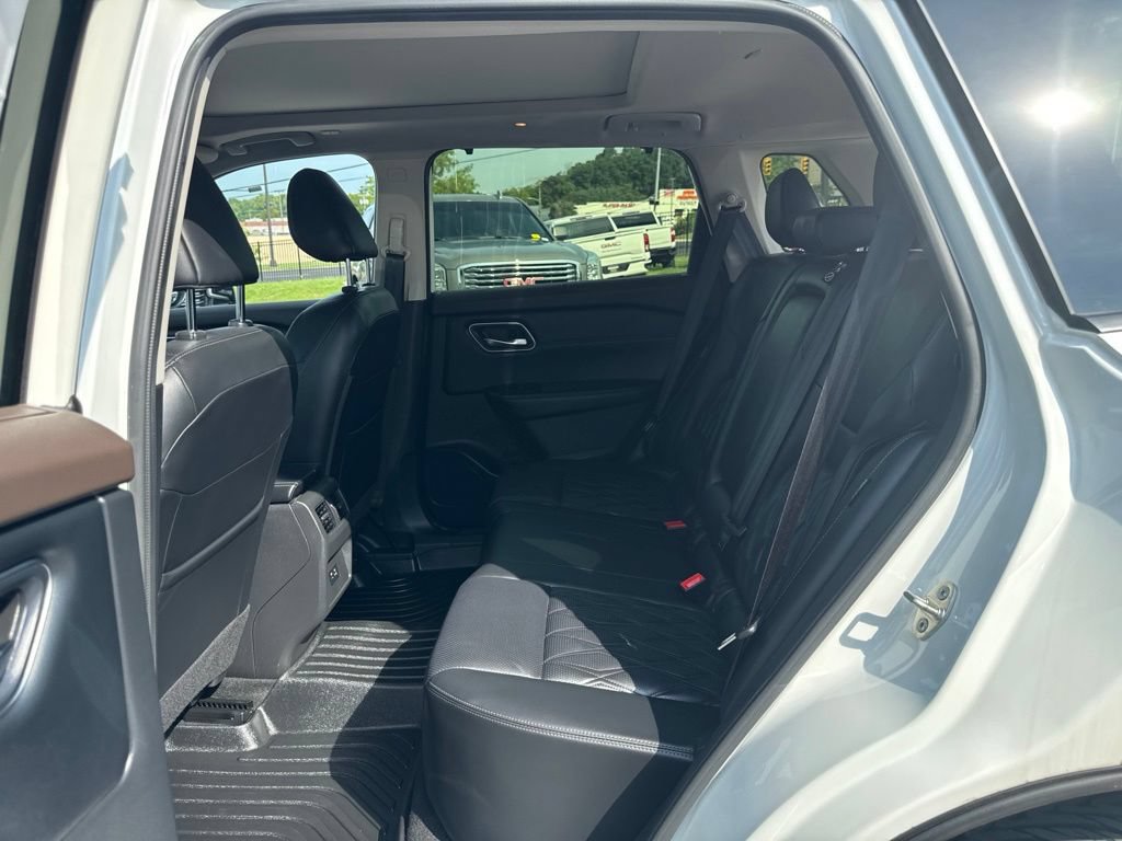 Used 2023 Nissan Rogue Platinum FWD image 22
