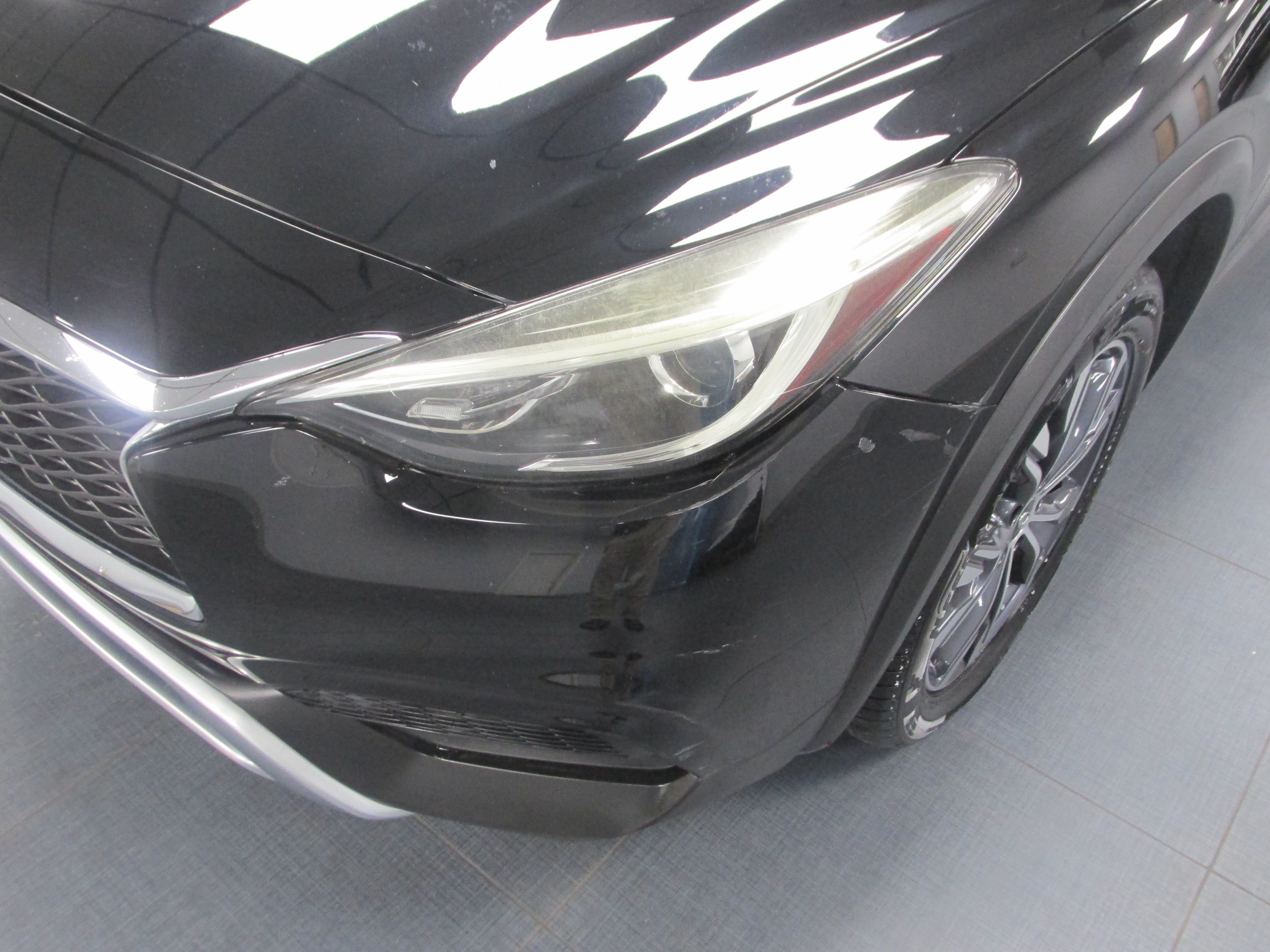 Used 2017 INFINITI QX30 AWD image 9