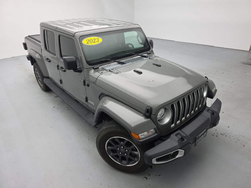 Used 2023 Jeep Gladiator Overland w/ Popular Equipment Package AWD/4WD image 2