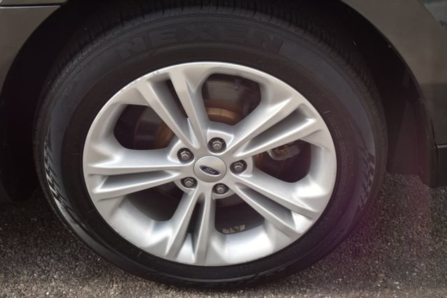 Used 2017 Ford Taurus SEL FWD image 40