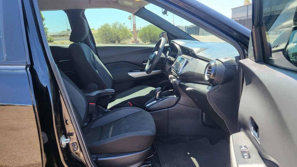 Used 2019 Nissan Kicks SV FWD image 18