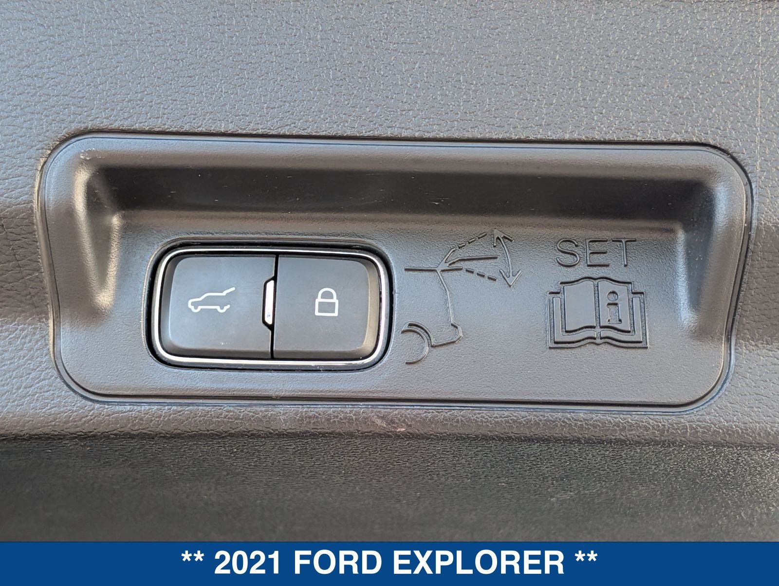 Certified 2021 Ford Explorer XLT w/ Equipment Group 202A AWD/4WD image 15