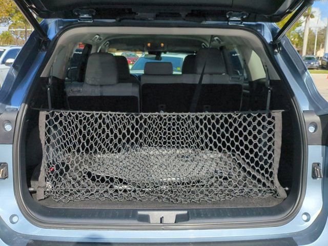Used 2021 Toyota Highlander LE image 12