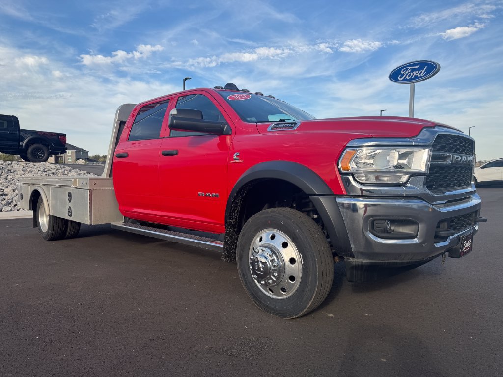 Used 2021 RAM 5500 Tradesman w/ Chrome Appearance Group AWD/4WD image 3