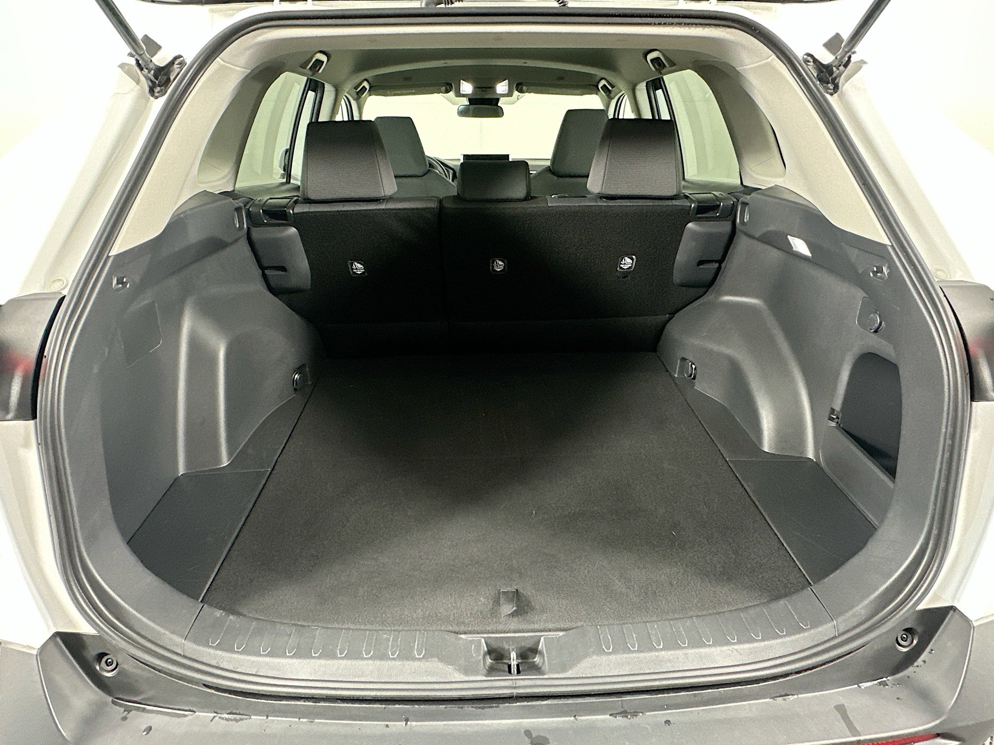 Used 2025 Toyota RAV4 XLE AWD/4WD image 28
