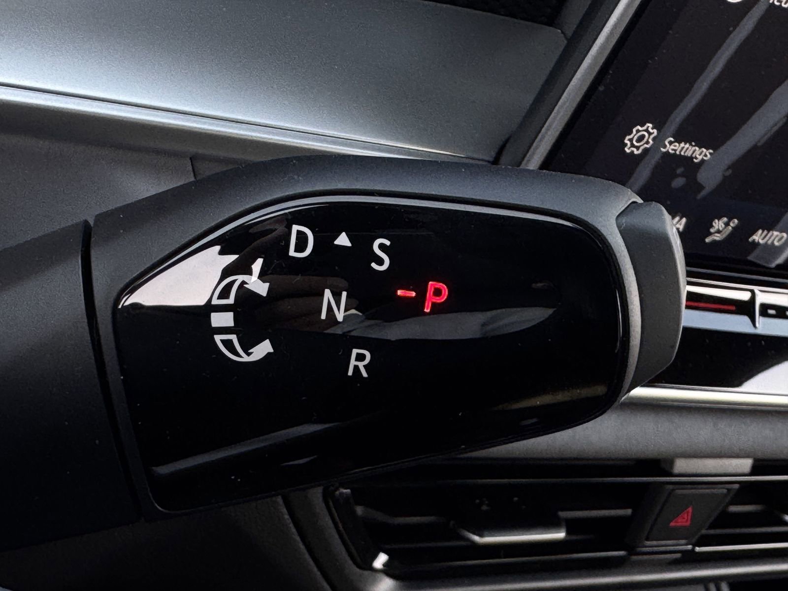 New 2026 Volkswagen Tiguan SE R-Line FWD image 21