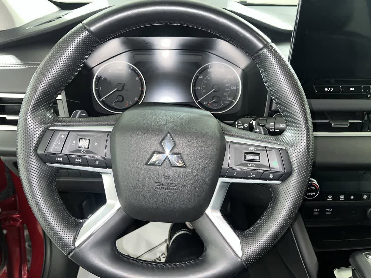 Used 2025 Mitsubishi Outlander AWD image 16