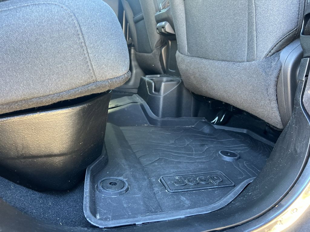 Used 2024 Jeep Gladiator Sport image 12