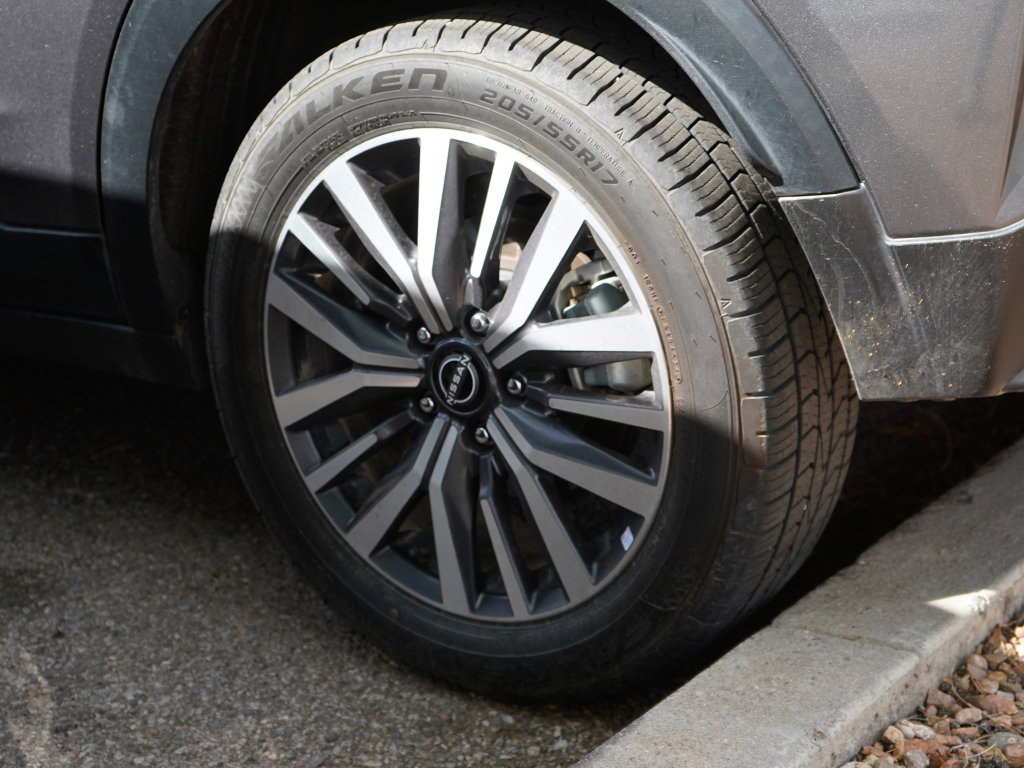 Used 2024 Nissan Kicks SR image 8