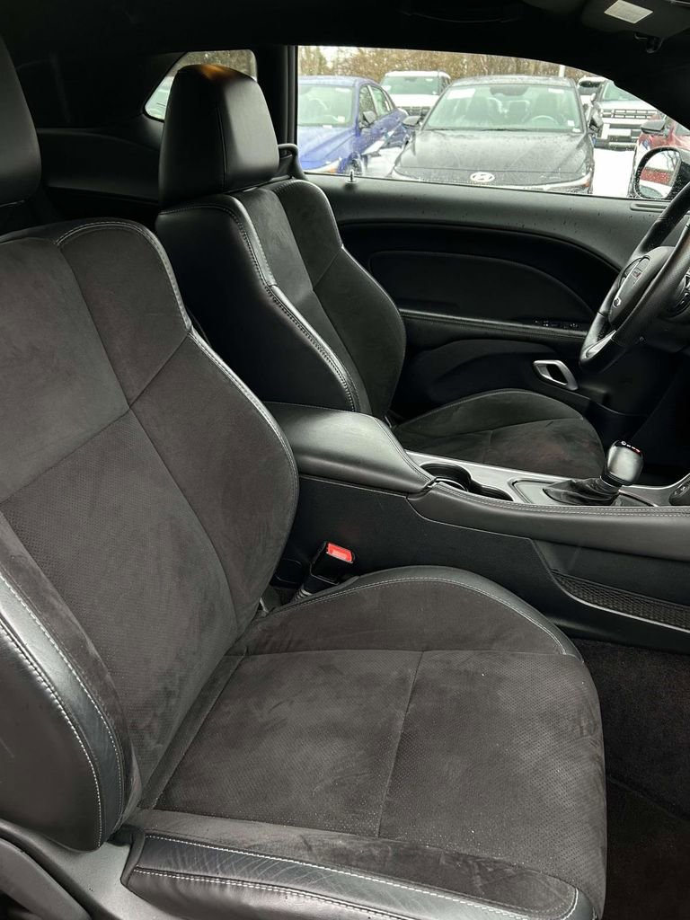 Used 2017 Dodge Challenger R/T Plus image 25