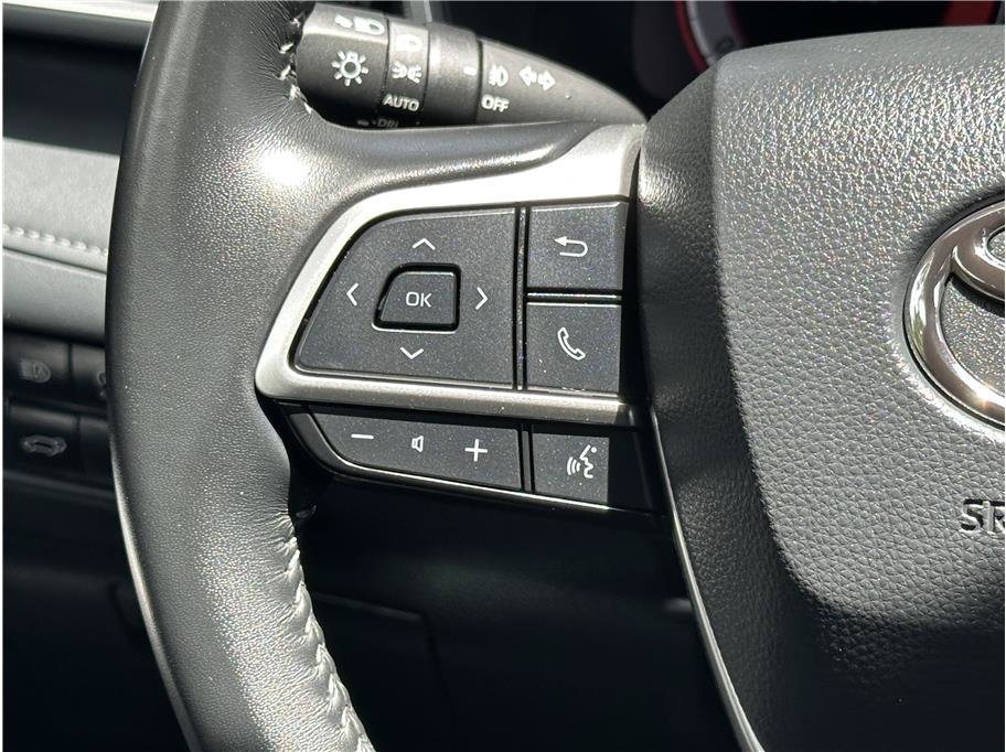 Used 2025 Toyota Highlander XSE AWD/4WD image 23